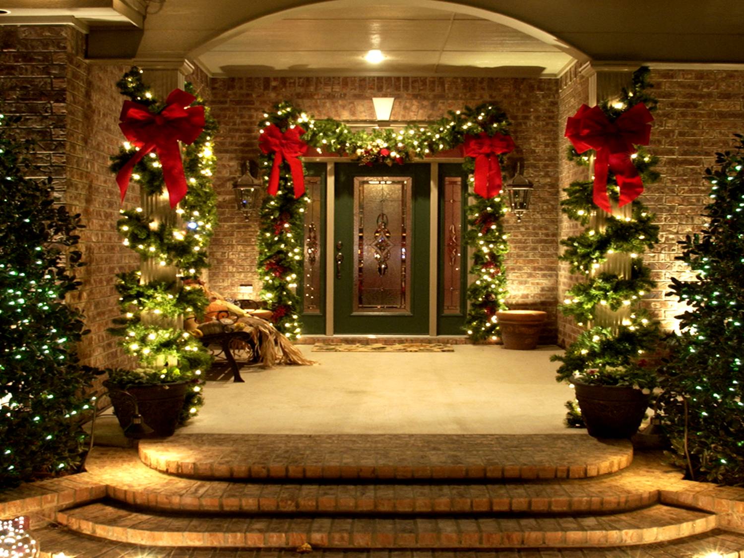 A picture of the Christmas decorations at the house entrance